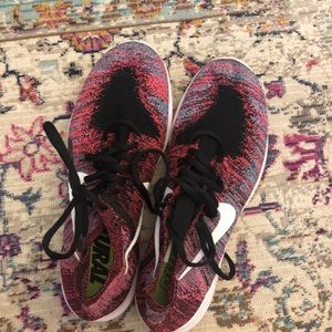 Nike Flyknit Free Runs